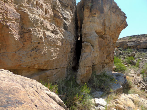 Squeeze through a narrow crack and hike a canyon - Jeep the USA